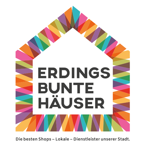 Das weiße Logo stellt ein Haus aus farbigen übereinandergelegten Streifen da. Im inneren stehen im unteren Bereich die schwarzen Worte ERDINGS BUNTE HÄUSER untereinander. Unter dem Haus stehen die Worte: Die besten Läden, Lokale und Dienstleister unserer Stadt.